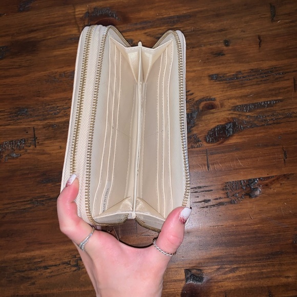 Cream wallet - Picture 3 of 5